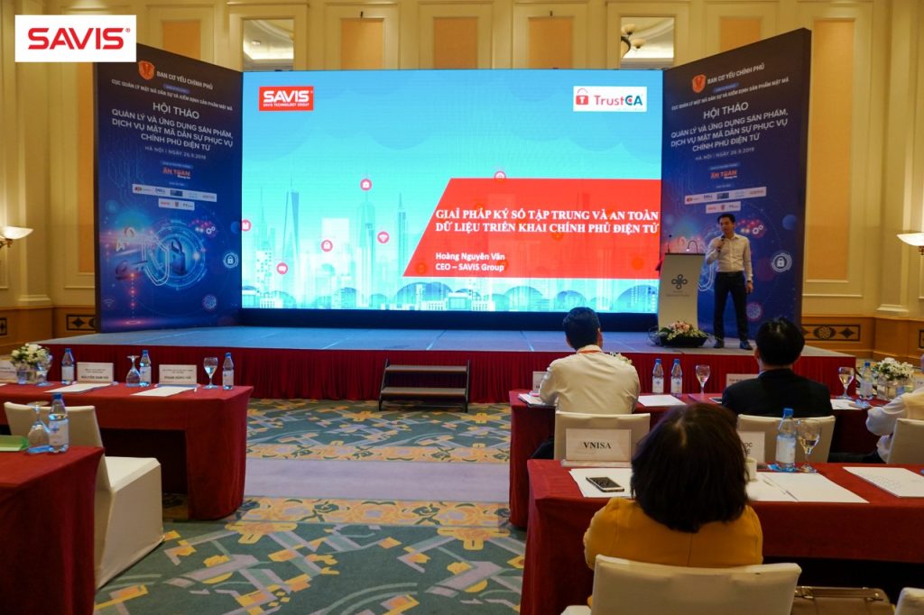 Ông Hoàng Nguyên Vân - Tổng Giám đốc Công ty SAVIS trình bày tham luận tại Hội thảo